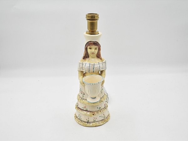 BASE DE ABAJUR MULHER COM TAÇA