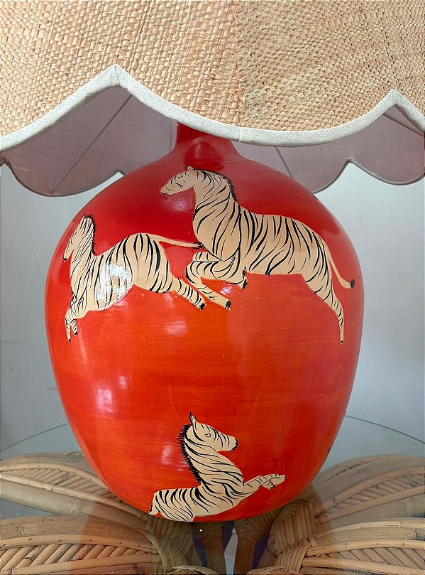 Base abajur garrafão laranja com pintura de zebra