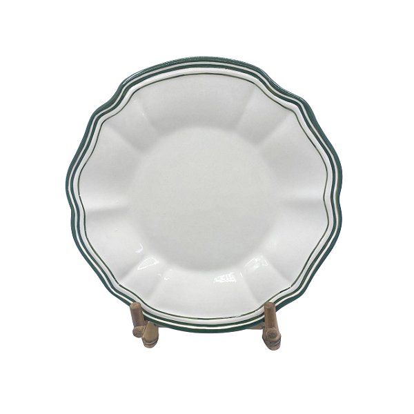 Prato raso casual branco com frisos verdes