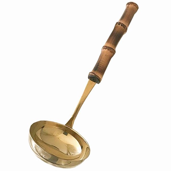 Concha dourada com bambu escuro