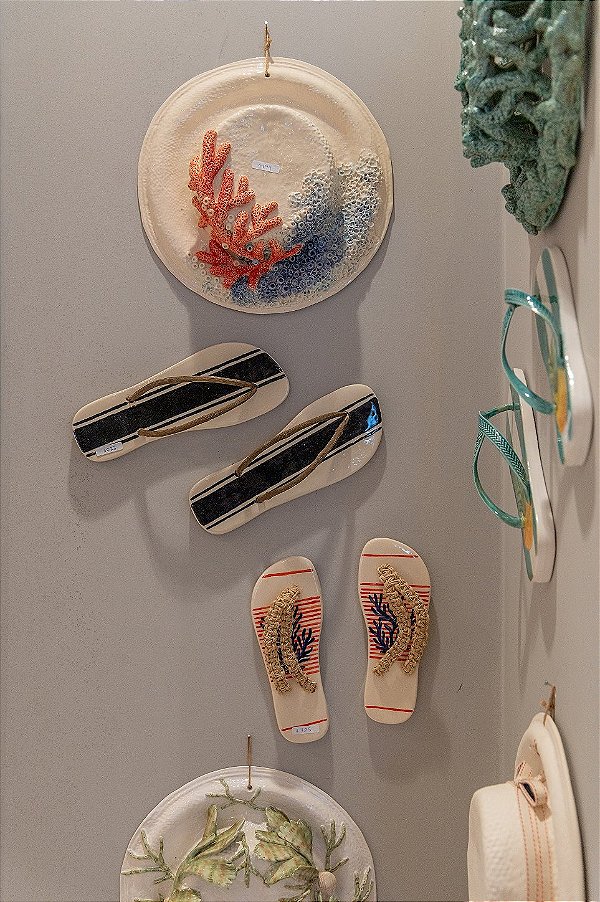 Chinelo de cerâmica G com alça de madeira Zanatta Casa