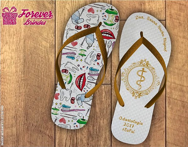 Chinelo Formatura Odontologia branco monograma dourado