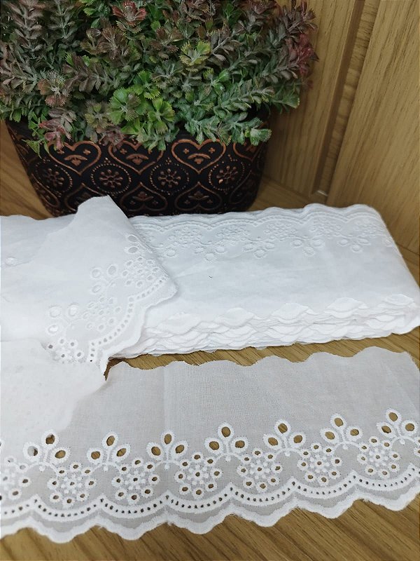 Bordado Inglês 100% algodão 1m x 7,5cm (BA023) branco - Un