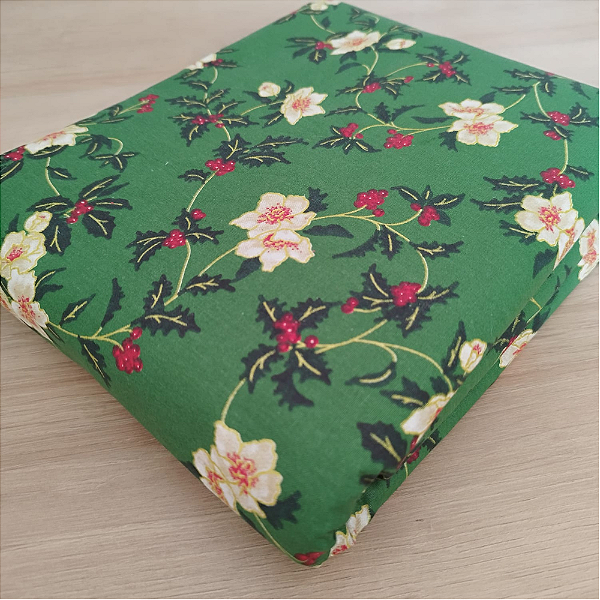 Tricoline estampado azevinho fundo verde 50x150cm - Un