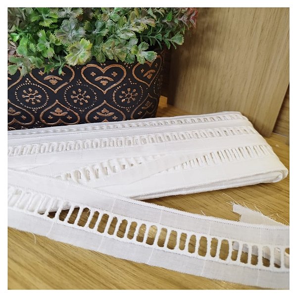 Bordado Inglês Branco 30mm x 13,7m