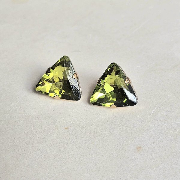 Brinco pirâmide pedra verde