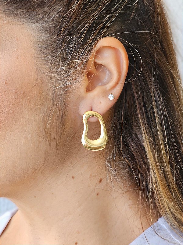 Brinco orgânico dourado