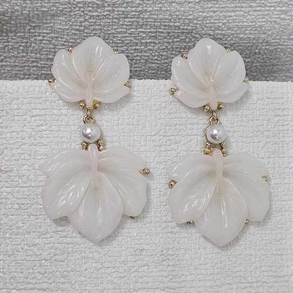 Brinco flor de chita branco