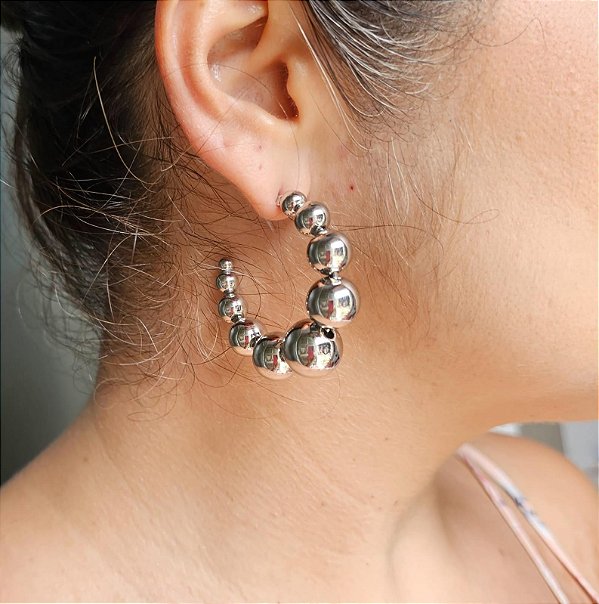 Argola esferas prata