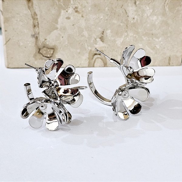 Argola três flores prata