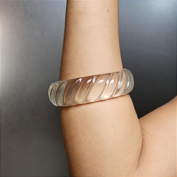 Bracelete resina transparente torcido