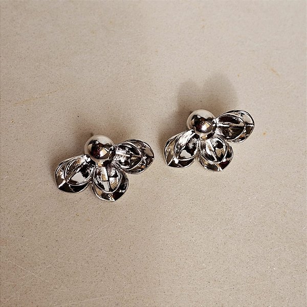 Brinco meia flor prata
