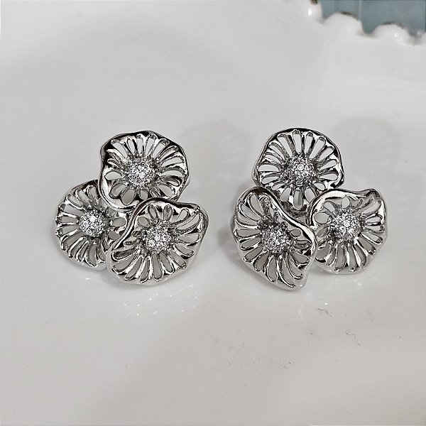 Brinco três flores prata