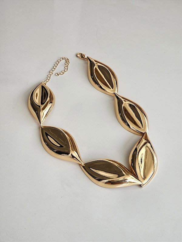 Colar curto folha dourado