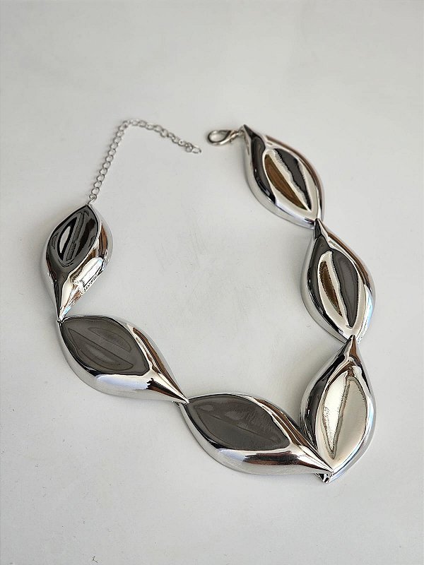 Colar curto folha prata