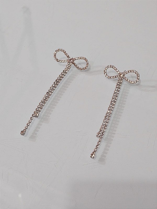 Brinco laço strass