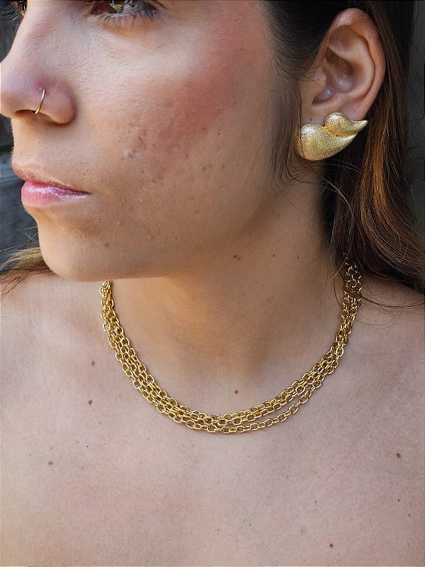 Colar três fios dourado