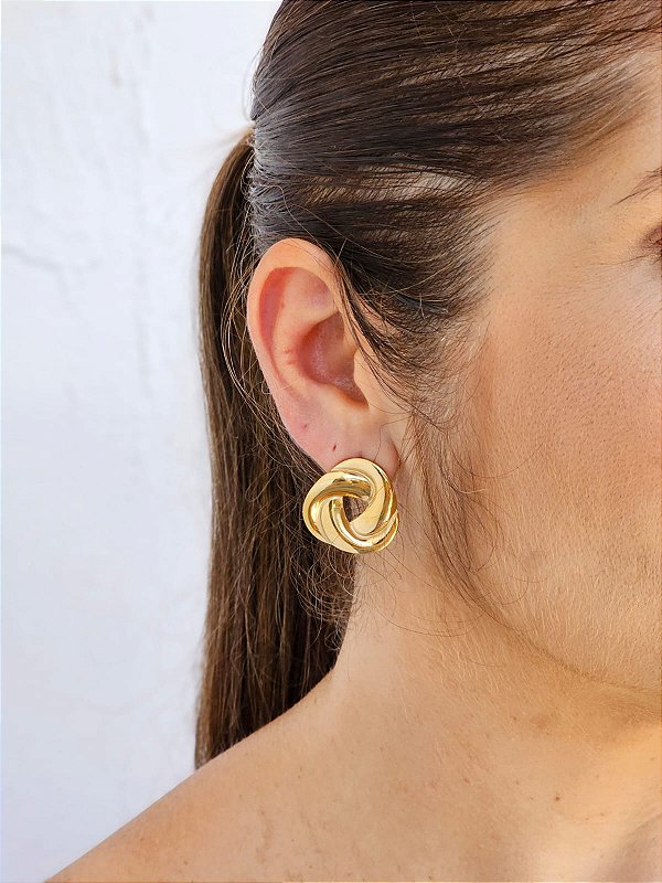 Brinco rosca em aço dourado