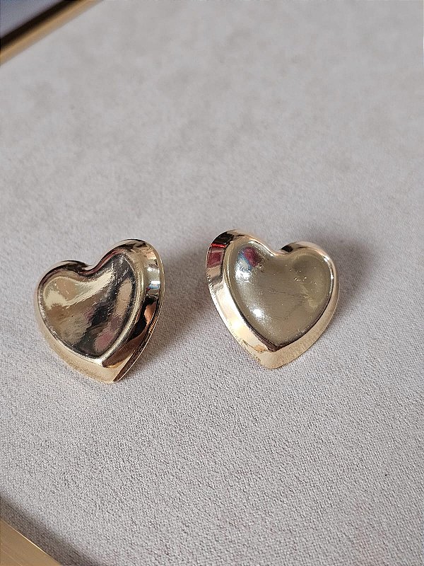 Brinco coração dourado