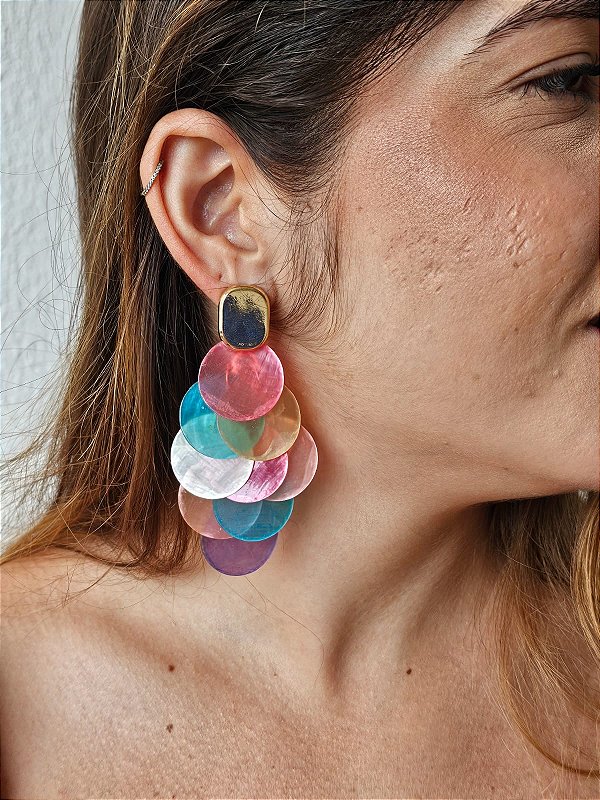 Brinco escama madrepérola colorido base