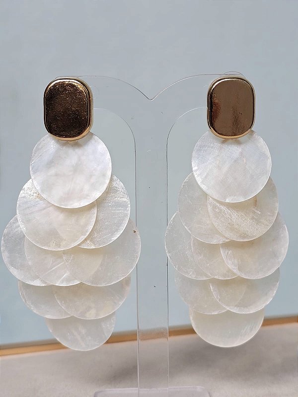 Brinco escama madrepérola branca base