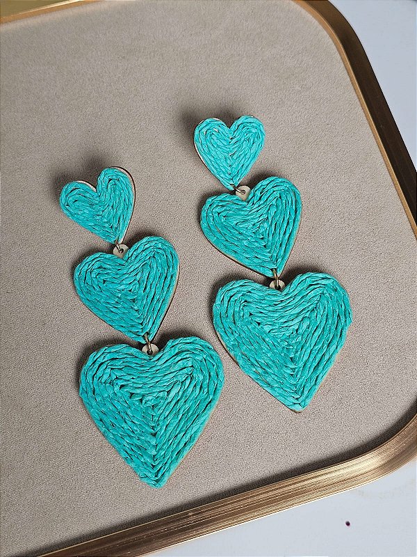 Brinco ráfia corações tifany