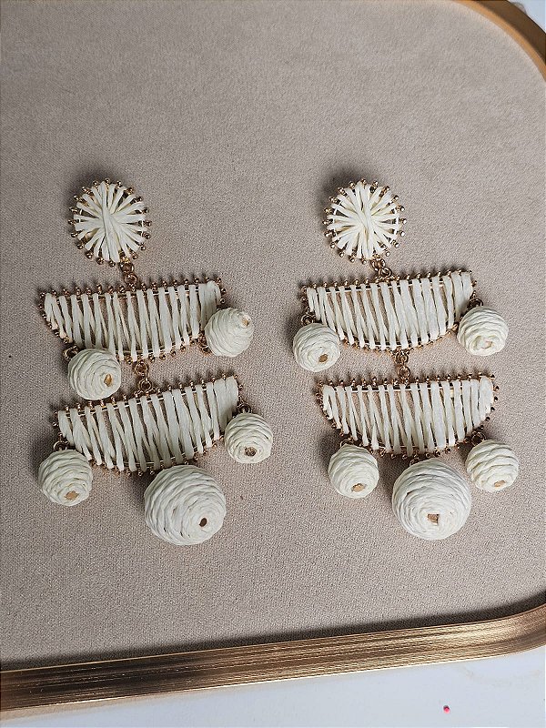 Brinco ráfia equilíbrio branco