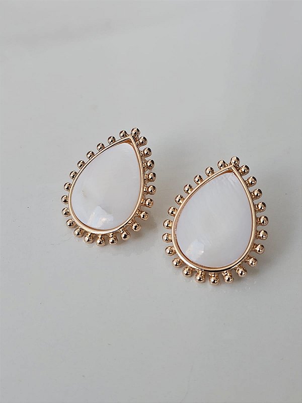 Brinco gota madreperola dourado