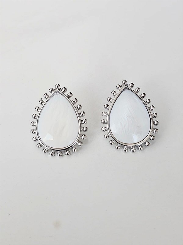 Brinco gota madreperola prata