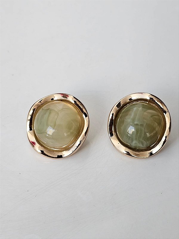 Brinco botão resina verde