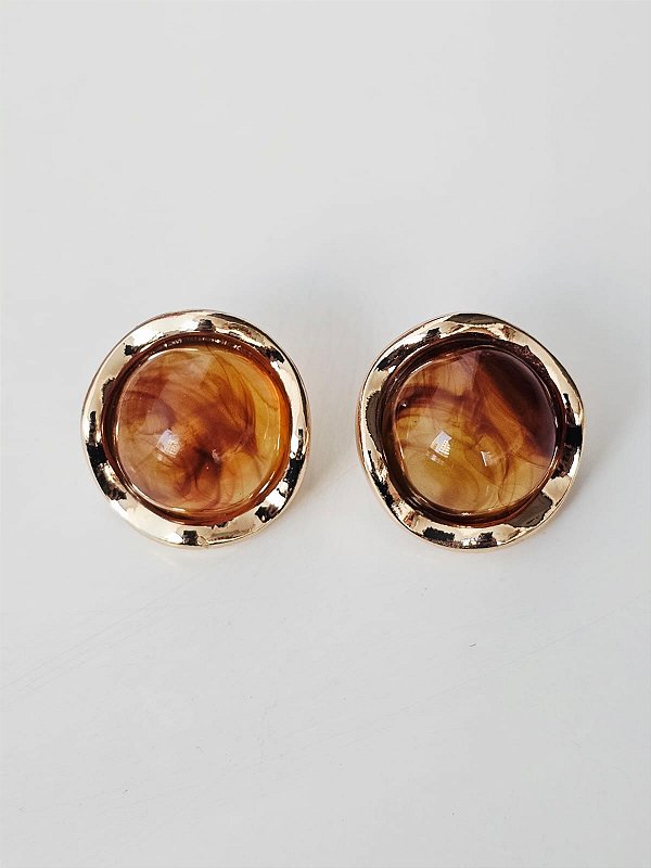 Brinco botão resina tartaruga