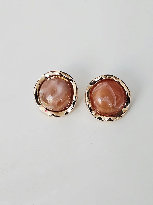 Brinco botão resina mesclado