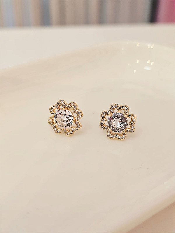 Brinco trevo cravejado dourado