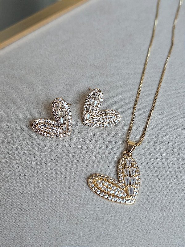 Conjunto coração cravejado dourado