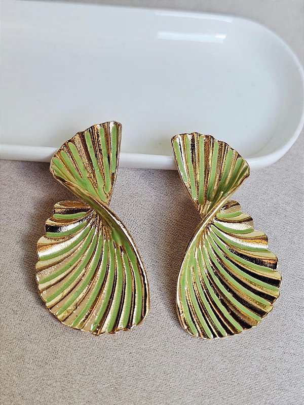 Brinco leque torcido verde