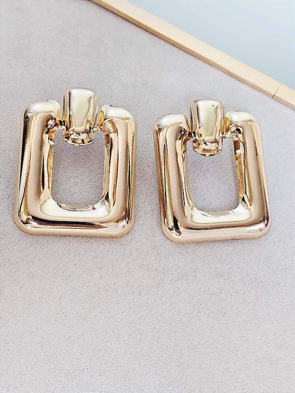 Brinco quadrado dourado