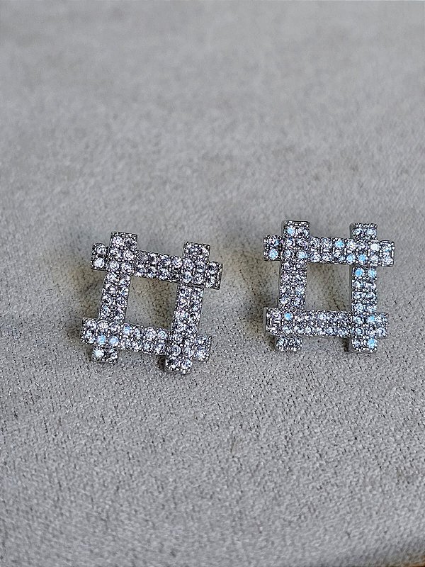 Brinco hashtag strass prata