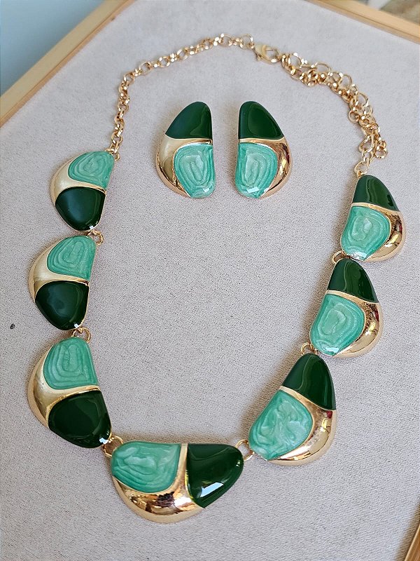 Conjunto resinado verde