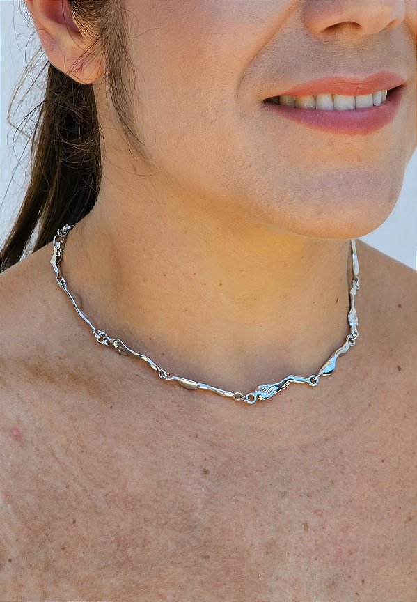 Colar curto montanhas prata