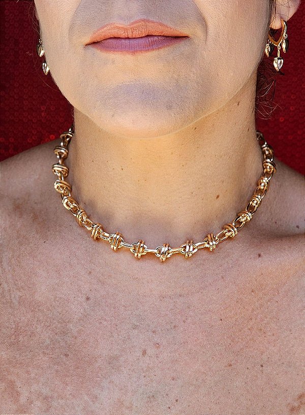 Colar curto elo tríade dourado
