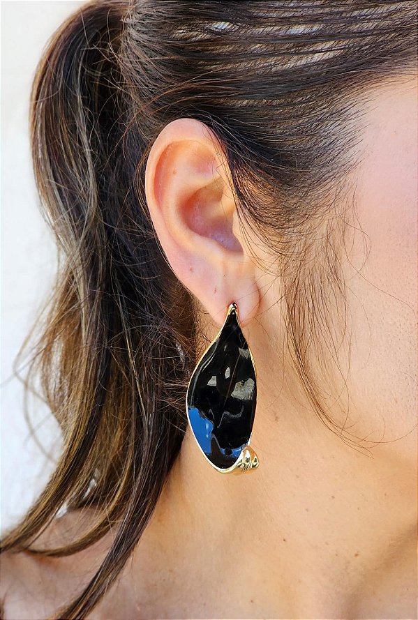 Brinco folha resina preta