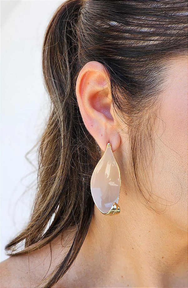 Brinco folha resina bege