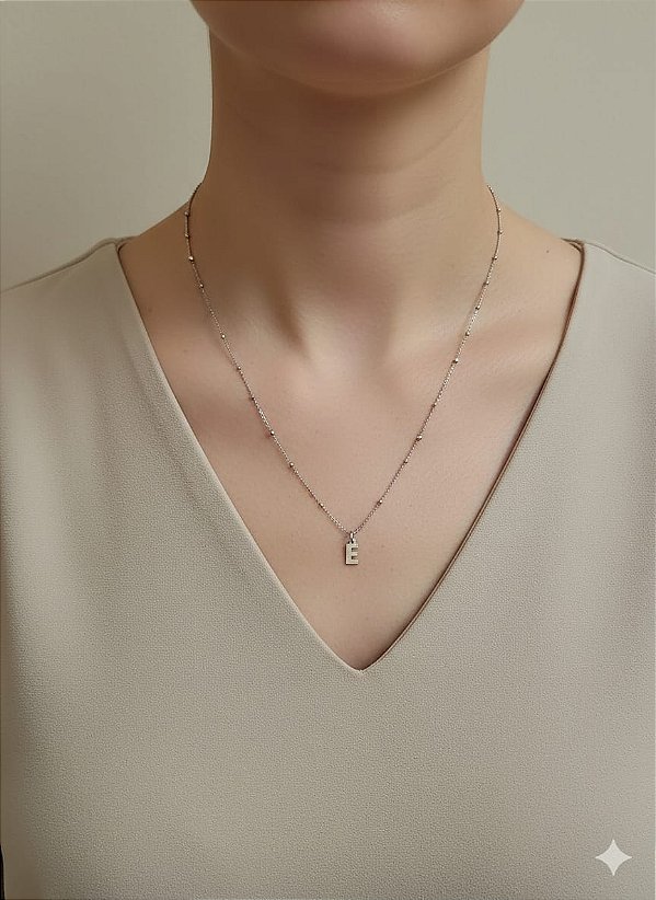 Colar inicial E corrente bolinha