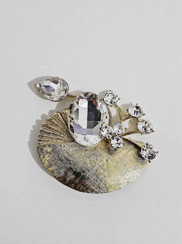 Broche abstrato dourado