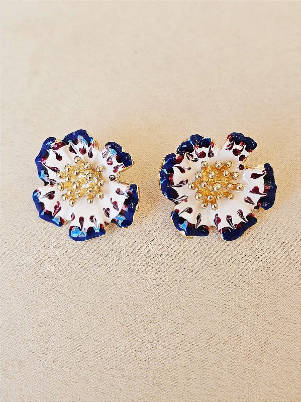 Brinco flor resinada azul e branca