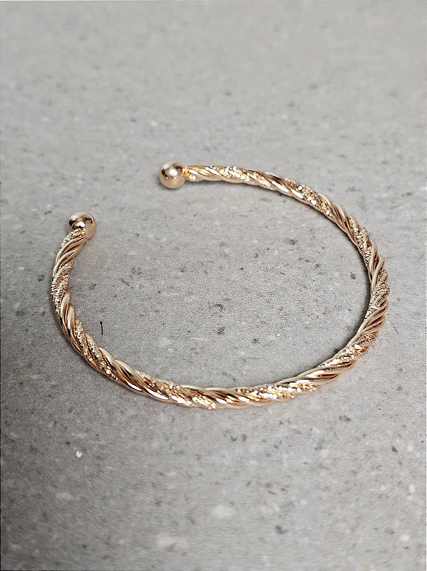 Bracelete torcido fino dourado