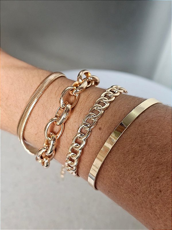 Mix de pulseiras dourado