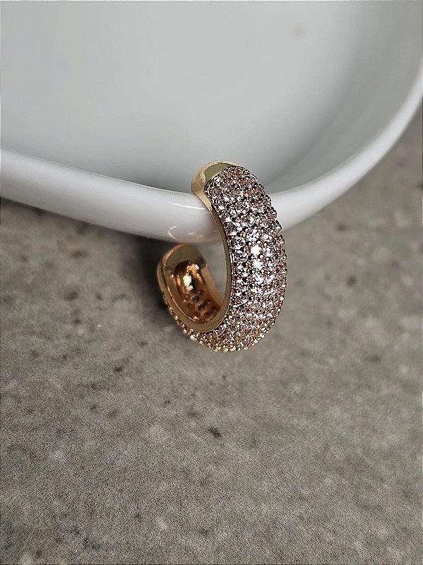 Piercing fake bold cravejado dourado