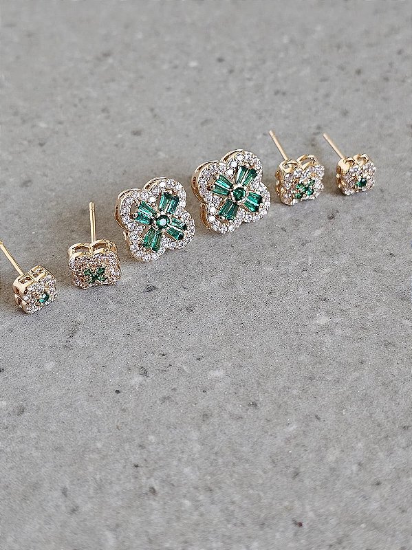 Trio de brinco trevo cravejado esmeralda dourado