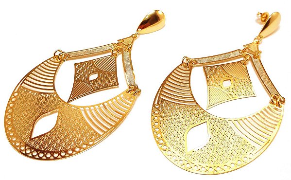 Brinco leque oval e losango vazado